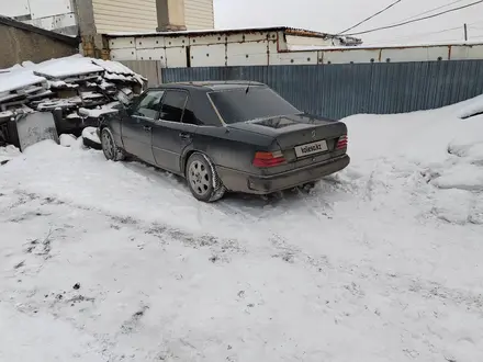 Mercedes-Benz E 260 1992 года за 1 150 000 тг. в Караганда – фото 2