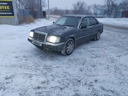 Mercedes-Benz E 260 1992 года за 1 150 000 тг. в Караганда – фото 3