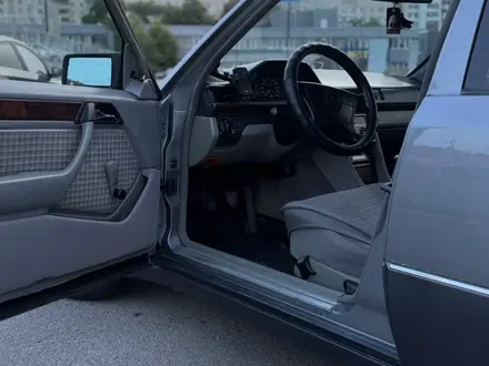 Mercedes-Benz E 230 1991 года за 2 100 000 тг. в Алматы – фото 18