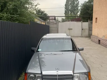 Mercedes-Benz E 230 1991 года за 2 100 000 тг. в Алматы – фото 4