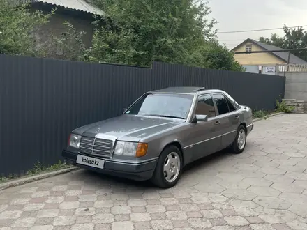 Mercedes-Benz E 230 1991 года за 2 100 000 тг. в Алматы