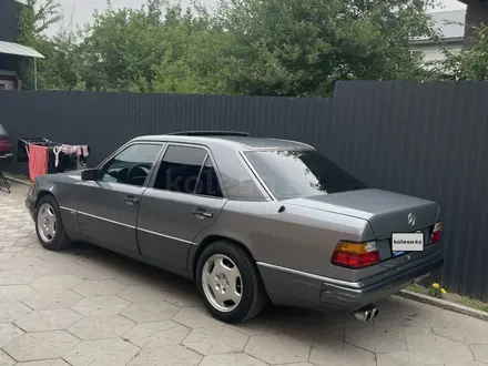 Mercedes-Benz E 230 1991 года за 2 100 000 тг. в Алматы – фото 5