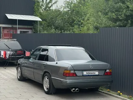 Mercedes-Benz E 230 1991 года за 2 100 000 тг. в Алматы – фото 7
