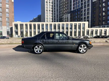 Mercedes-Benz E 200 1990 года за 3 000 000 тг. в Астана – фото 3