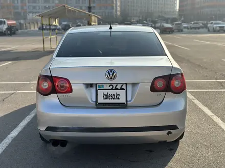 Volkswagen Jetta 2005 года за 1 900 000 тг. в Алматы – фото 3