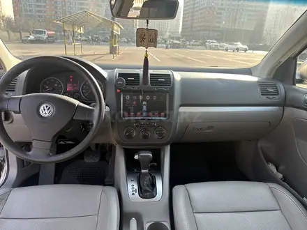 Volkswagen Jetta 2005 года за 1 900 000 тг. в Алматы – фото 7