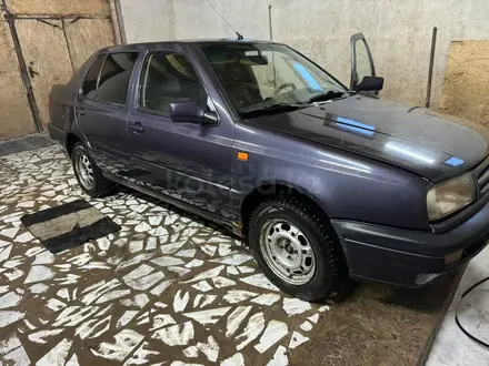 Volkswagen Vento 1995 года за 1 150 000 тг. в Астана – фото 2