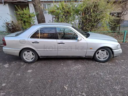 Mercedes-Benz C 220 1995 года за 1 000 000 тг. в Шымкент – фото 4