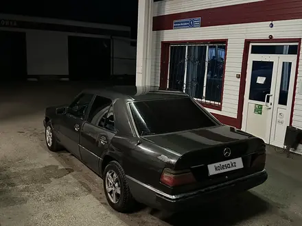 Mercedes-Benz E 230 1992 года за 1 350 000 тг. в Караганда – фото 3