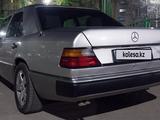 Mercedes-Benz E 320 1993 года за 3 400 000 тг. в Алматы – фото 2