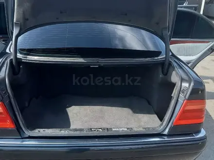 Mercedes-Benz E 230 1997 года за 2 000 000 тг. в Шымкент – фото 9