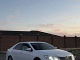 Toyota Camry 2013 года за 9 200 000 тг. в Атырау – фото 2
