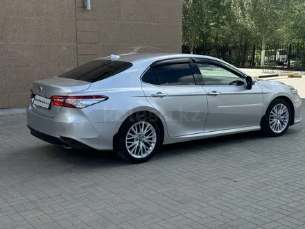 Toyota Camry 2018 года за 13 900 000 тг. в Алматы – фото 10