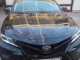 Toyota Camry 2018 года за 13 000 000 тг. в Жетысай – фото 2