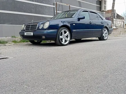 Mercedes-Benz E 240 1997 года за 3 700 000 тг. в Шымкент – фото 17