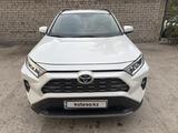 Toyota RAV4 2020 года за 15 000 000 тг. в Семей