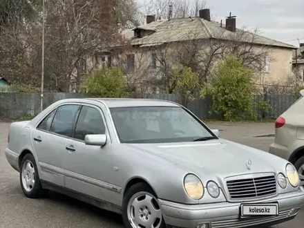 Mercedes-Benz E 280 1996 года за 3 000 000 тг. в Алматы