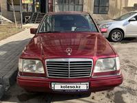 Mercedes-Benz E 220 1994 годаүшін2 200 000 тг. в Алматы