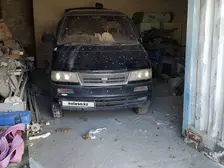Nissan Largo, 1994