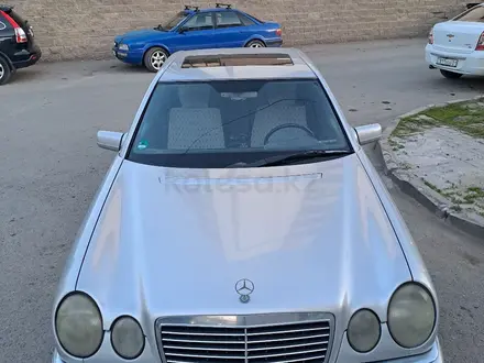 Mercedes-Benz E 230 1996 года за 2 550 000 тг. в Астана