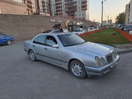 Mercedes-Benz E 230 1996 года за 2 550 000 тг. в Астана – фото 3