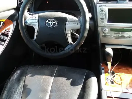 Toyota Camry 2010 года за 7 300 000 тг. в Актобе – фото 20