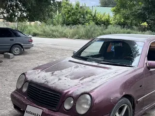 Mercedes-Benz E 230