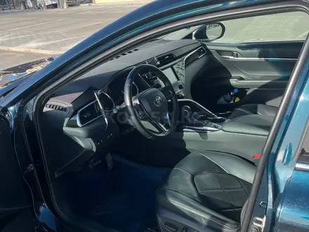 Toyota Camry 2018 года за 10 500 000 тг. в Актау – фото 9