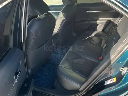 Toyota Camry 2018 года за 10 500 000 тг. в Актау – фото 11