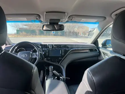 Toyota Camry 2018 года за 10 500 000 тг. в Актау – фото 12