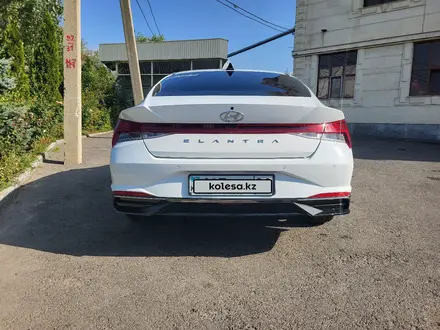 Hyundai Elantra 2023 года за 9 785 000 тг. в Алматы – фото 5