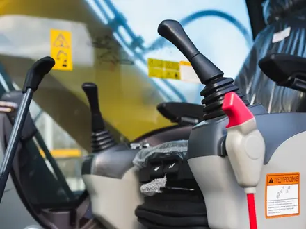 XCMG  Гусеничный экскаватор XE215C 2026 года за 41 000 000 тг. в Алматы – фото 10