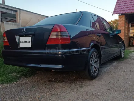 Mercedes-Benz C 220 1995 года за 2 500 000 тг. в Усть-Каменогорск – фото 2