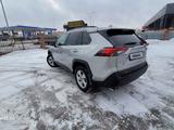 Toyota RAV4 2021 года за 15 852 898 тг. в Астана – фото 3