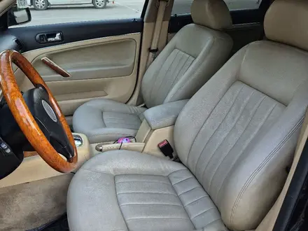 Volkswagen Passat 2003 года за 4 500 000 тг. в Алматы – фото 13