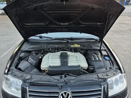 Volkswagen Passat 2003 года за 4 500 000 тг. в Алматы – фото 16