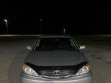 Toyota Camry 2004 годаүшін5 500 000 тг. в Актобе – фото 2