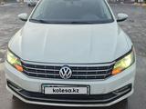 Volkswagen Passat 2018 года за 7 600 000 тг. в Алматы