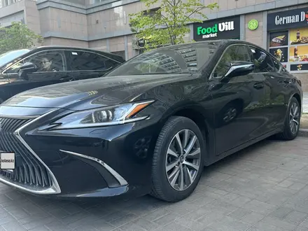 Lexus ES 250 2020 года за 19 000 000 тг. в Астана – фото 2