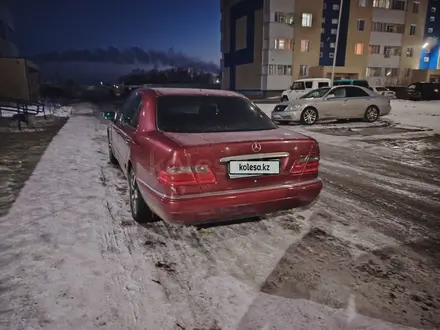 Mercedes-Benz E 320 1998 года за 2 200 000 тг. в Сатпаев – фото 3