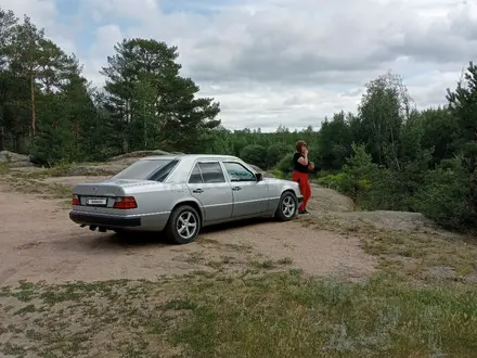 Mercedes-Benz E 200 1992 года за 2 900 000 тг. в Атбасар – фото 2