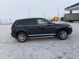 Volkswagen Touareg 2005 года за 5 000 000 тг. в Макинск – фото 2