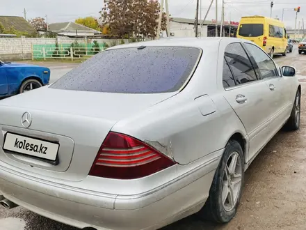 Mercedes-Benz S 320 1999 года за 1 800 000 тг. в Абай (Келесский р-н) – фото 9