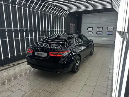 Toyota Camry 2021 года за 17 000 000 тг. в Астана