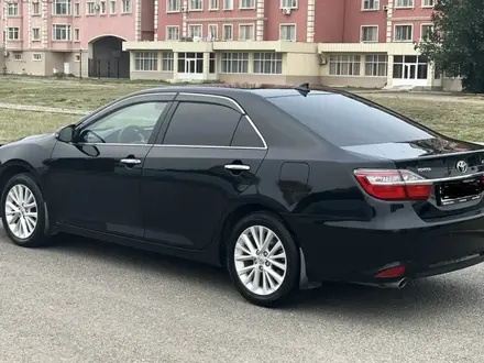 Toyota Camry 2015 года за 12 800 000 тг. в Сатпаев – фото 2