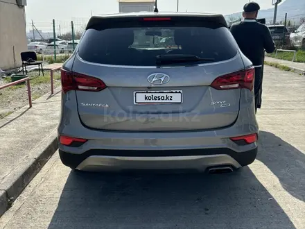 Hyundai Santa Fe 2018 года за 7 500 000 тг. в Актобе – фото 3