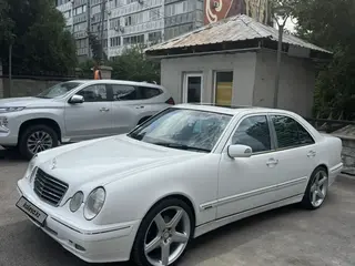Mercedes-Benz E 320