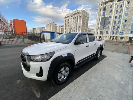 Toyota Hilux 2022 года за 20 500 000 тг. в Астана – фото 2