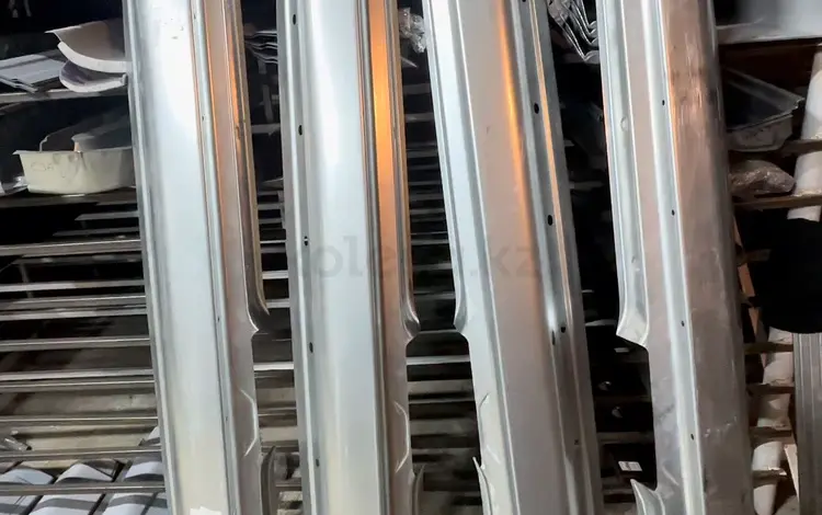 Порог Мерседес С180 w202 Mercedes C180 за 65 000 тг. в Павлодар