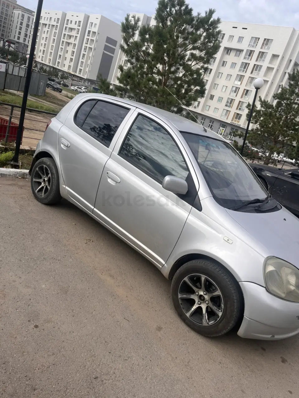 Toyota Vitz, 2000